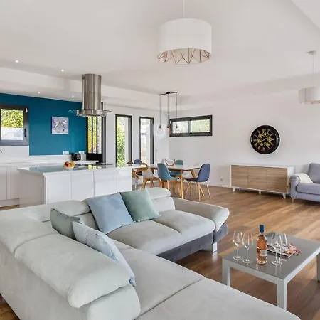 Splendid With Pool And Seaview 20 Min Away From Center - Welkeys